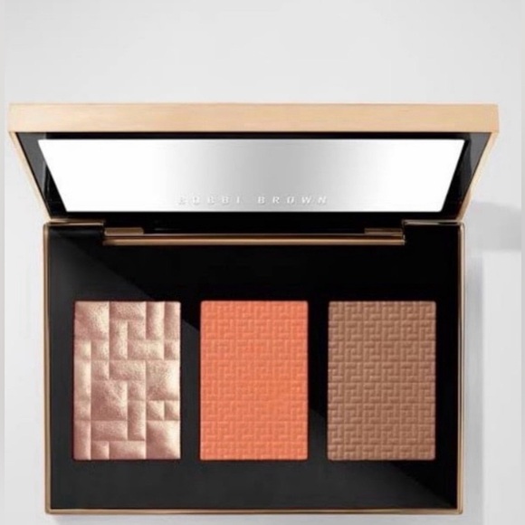 Bobbi Brown Other - Bobbie Brown Sculpt And Glow Face Palette. BNIB Shade Medium. *